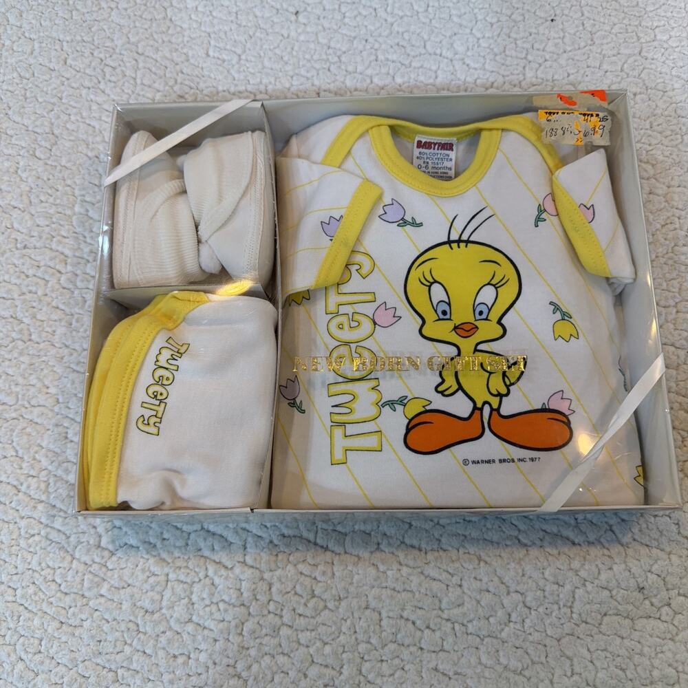 Ultra Rare 1982 Vintage Tweety Bird New Born Gift Set Shirt Shoes Short